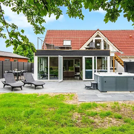 Dom wakacyjny 4 Star In Henne Henne Strand