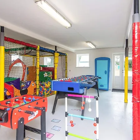 4 Star In Henne Feriehus *