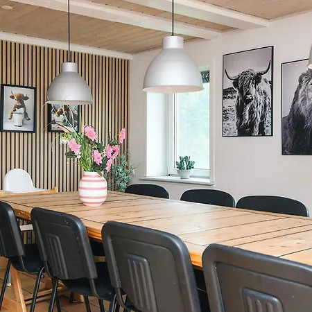 4 Star In Henne Feriehus