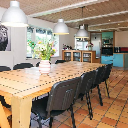 4 Star In Henne Feriehus *