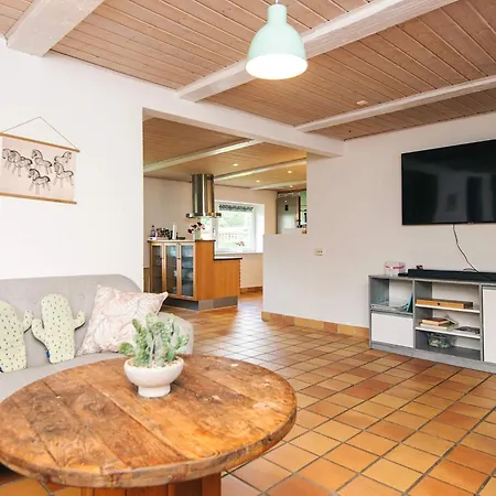 4 Star In Henne Henne Strand