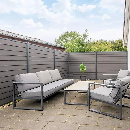 4 Star In Henne Feriehus