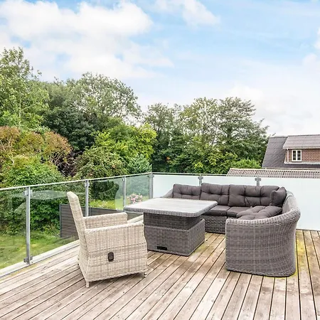 4 Star In Henne Feriehus