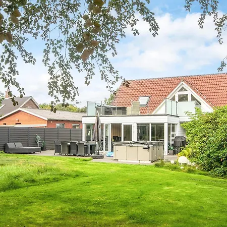 Feriehus 4 Star In Henne