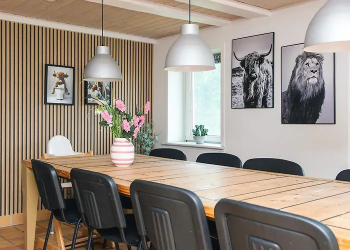 4 Star In Henne Feriehus