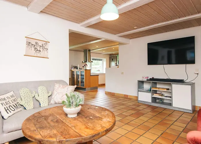 4 Star In Henne Henne Strand