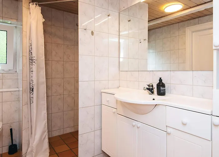 4 Star In Henne Holiday home Henne Strand