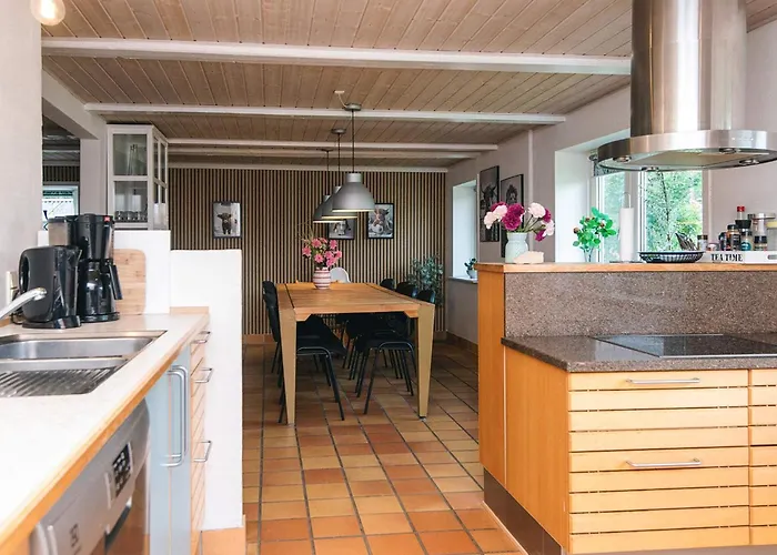 4 Star In Henne Feriehus