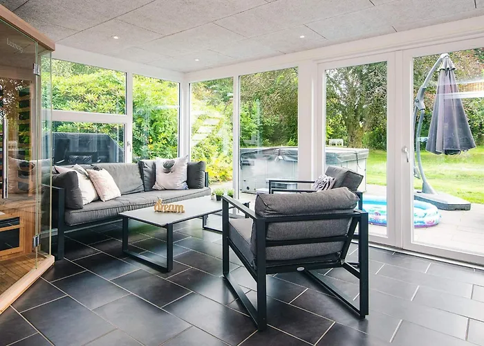 4 Star In Henne Henne Strand